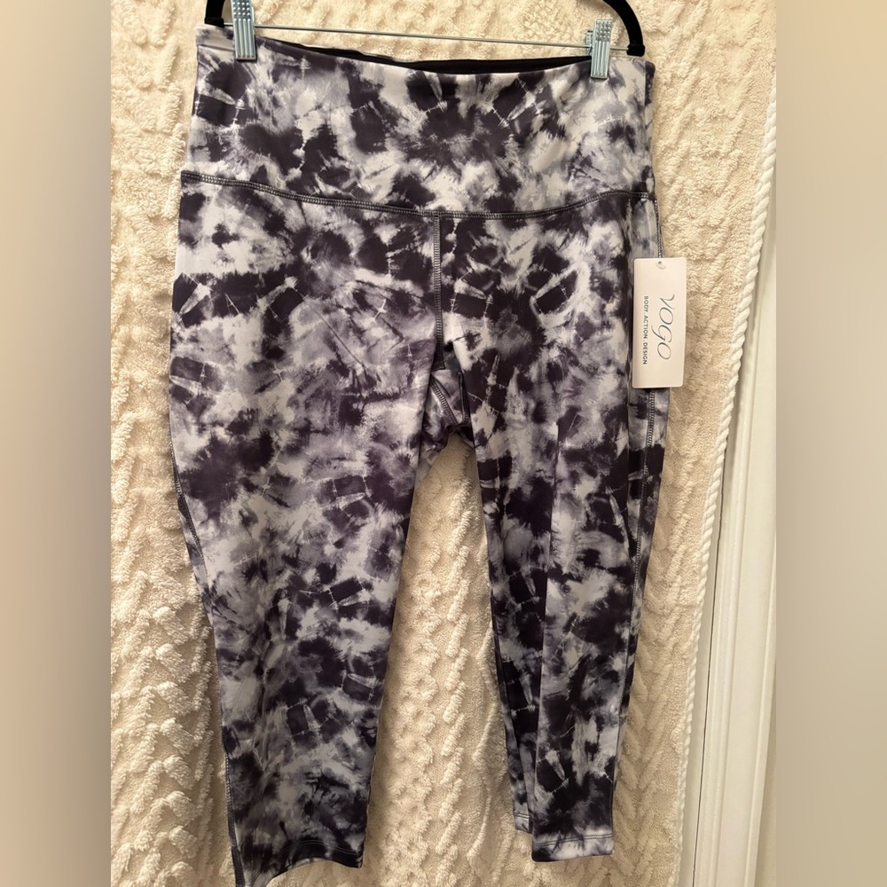 Vogo Yoga Tie-Dye Capri Leggings - Gray/White
1X